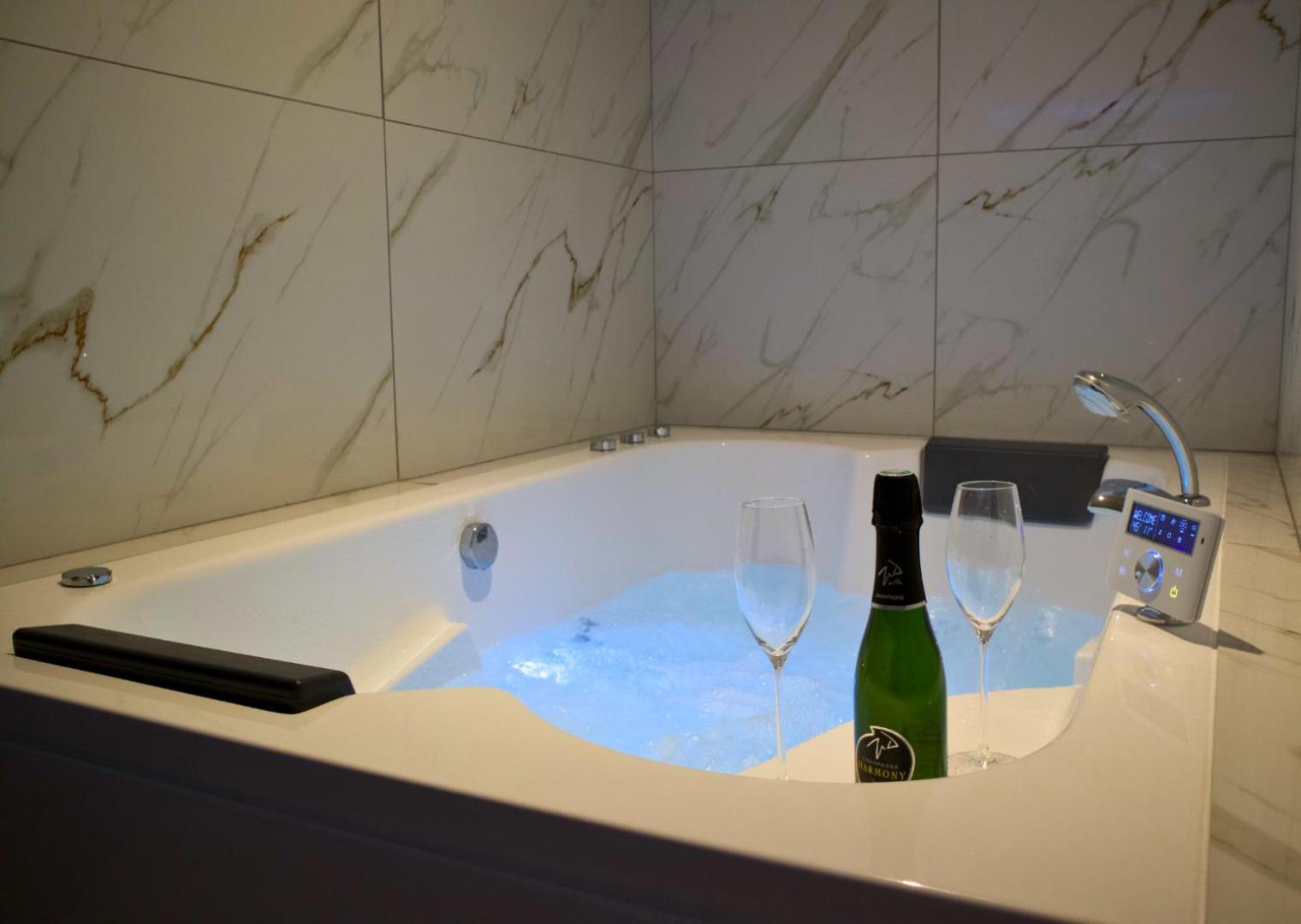 Appartement - Parking Prive Gratuit, Proche Centre-Ville Et Gare De Saint-Omer Сент Омер Екстериор снимка