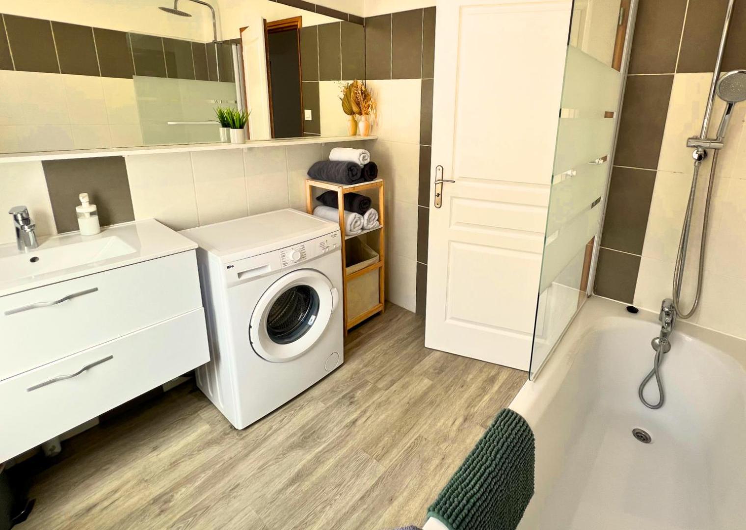 Appartement - Parking Prive Gratuit, Proche Centre-Ville Et Gare De Saint-Omer Сент Омер Екстериор снимка