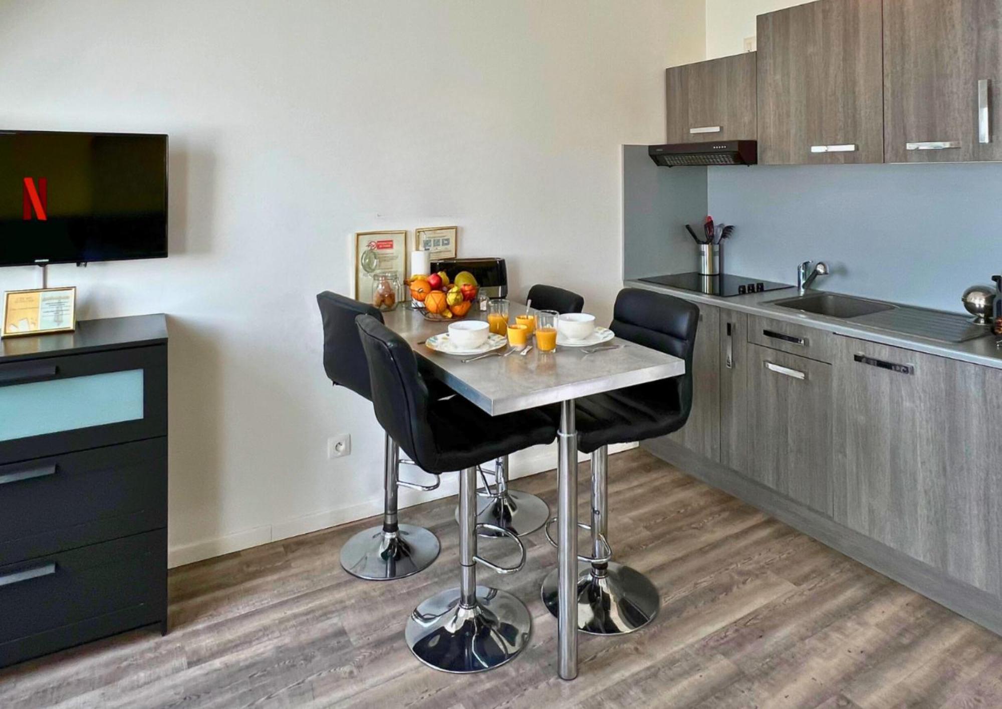 Appartement - Parking Prive Gratuit, Proche Centre-Ville Et Gare De Saint-Omer Сент Омер Екстериор снимка